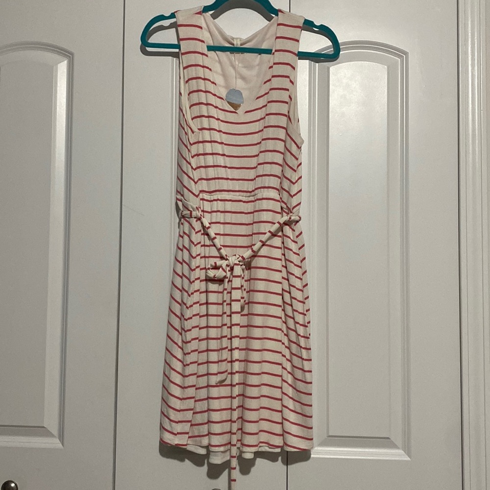 Sleeveless maternity dress